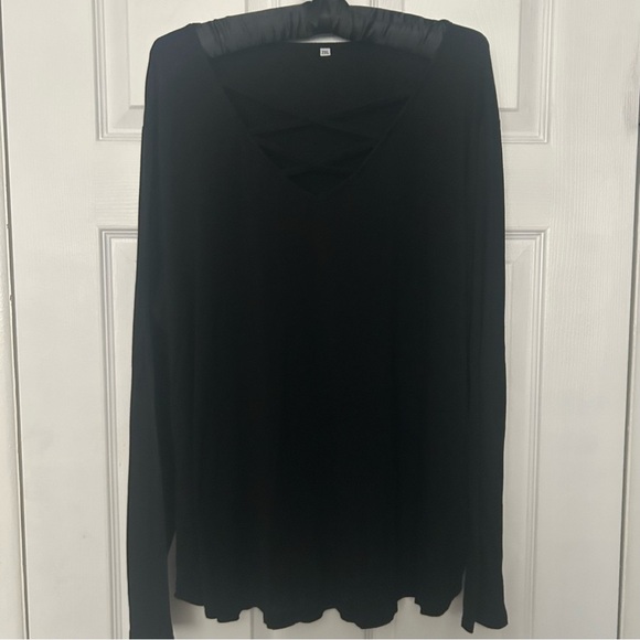 Amoretu Womens' Black Plus Size (2XL) Top with Long Sleeve Criss Cross Neck EUC - Picture 2 of 6